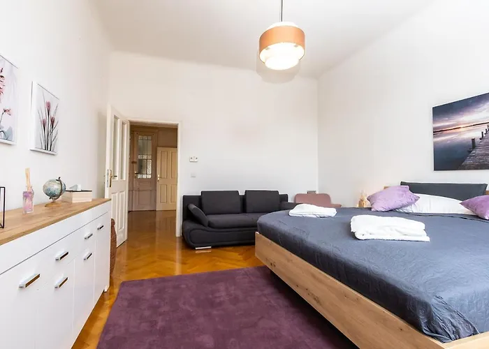 Wonderful Close To Centre With Porch * Wenen